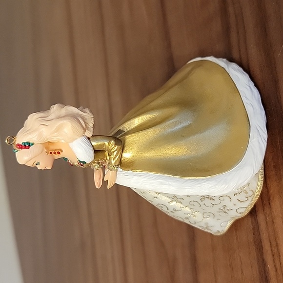 Holiday Barbie Ornament 1994 - Picture 4 of 12